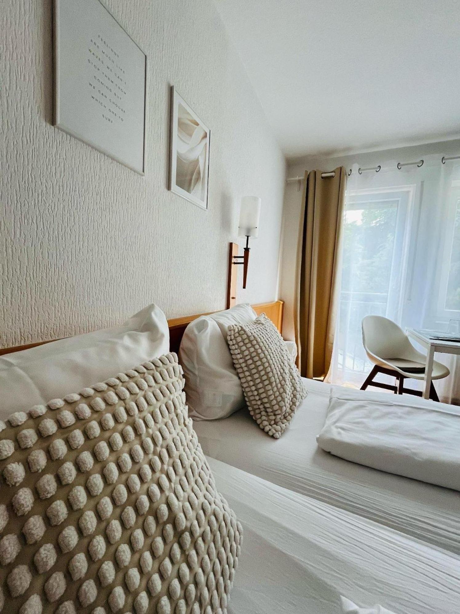 Am Landhaus - Gaestezimmer Walsheim Pokoj fotografie